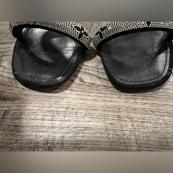 🧊💍🖤Louis Vuitton Appeal Sandlas Heels 🖤🧊💍 - Picture 4 of 9